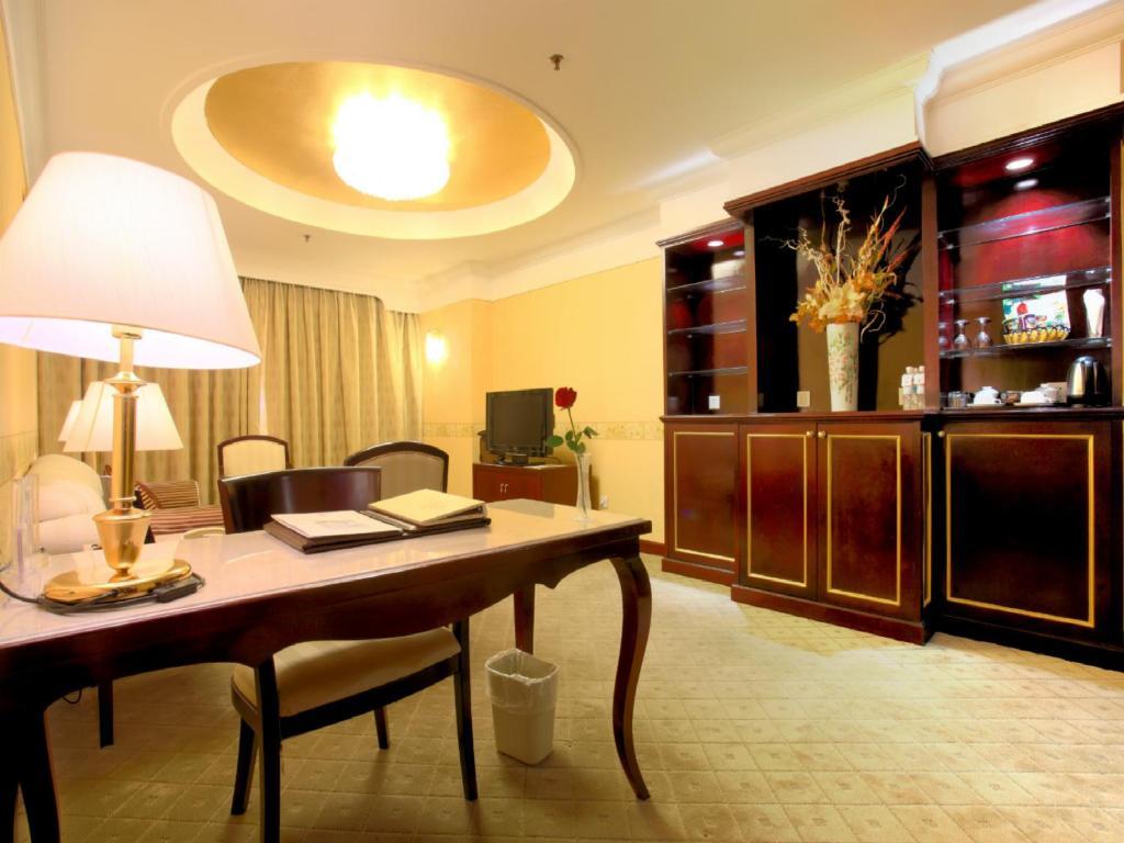 Beijing King Wing Hot Spring Hotel Room photo